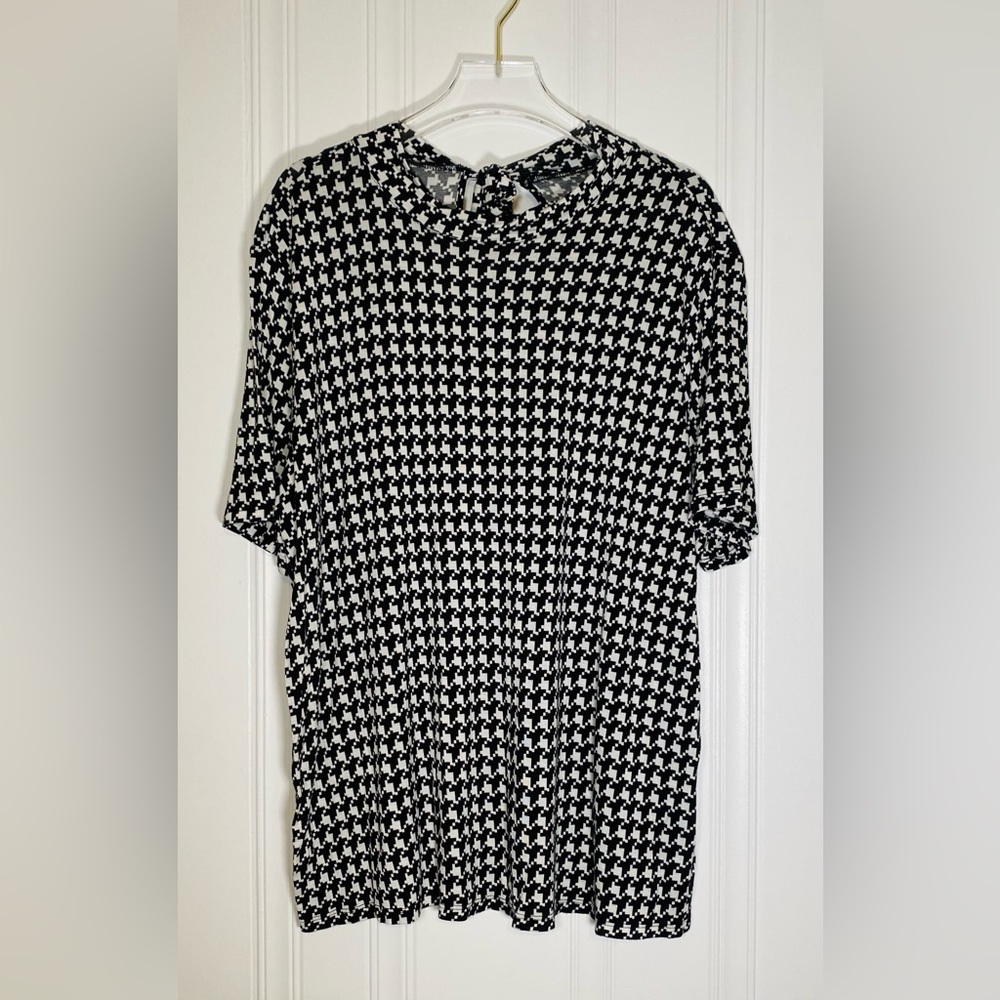 Houndstooth Stretch Top with Keyhole Tie Back